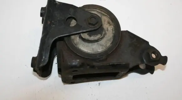 Nissan X-Trail T30 Engine mount bracket 9113218h800