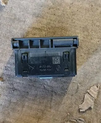 Renault Megane III USB socket connector 280230002R 033247