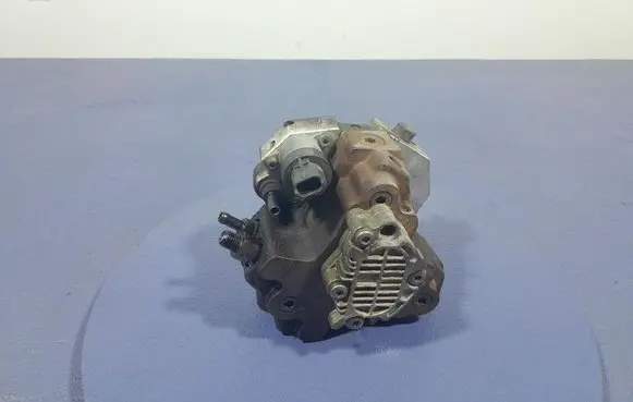 Volvo S60 Fuel injection high pressure pump 8642777