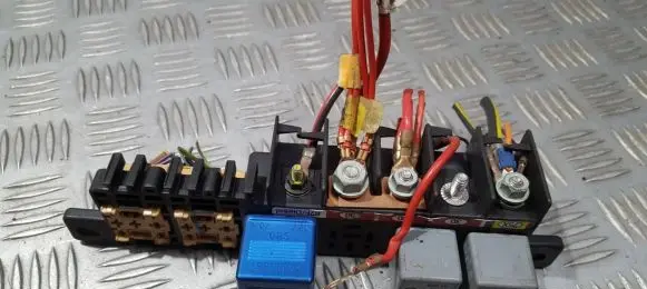 Volkswagen PASSAT B5.5 Fuse box set 8L0941822A 896083000