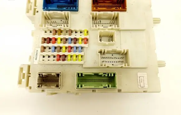 Ford C-MAX II Fuse module AV6N14A073FF AV6N14A073FG