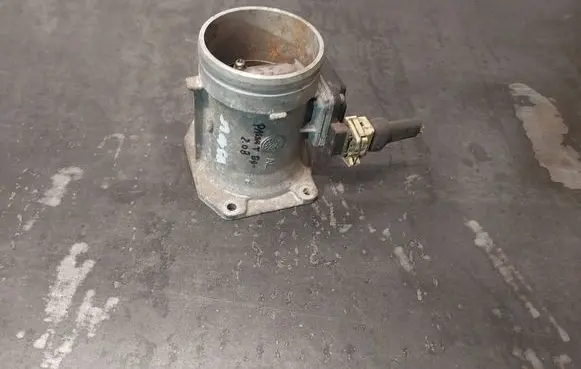 Volkswagen PASSAT B4 Mass air flow meter 8ET009142-21