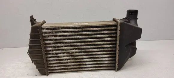 Opel Zafira B Intercooler radiator 13213402