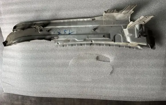 Audi Q7 4L Fender mounting bracket 4L0805920