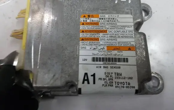 Toyota Avensis T270 Airbag control unit/module 8917005390