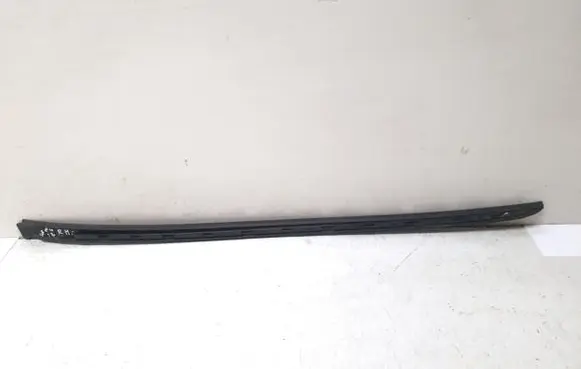 KIA Sorento Windshield trim 