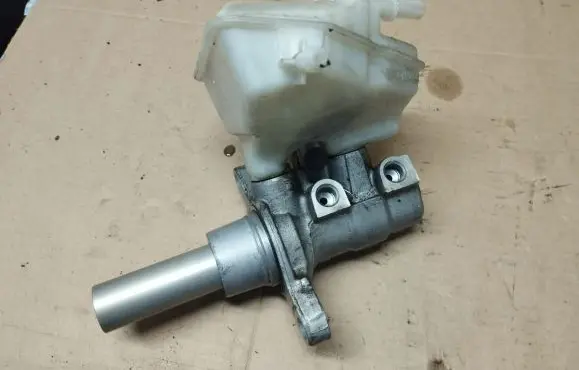 Master brake cylinder