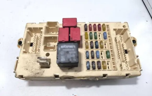 Fiat Stilo Fuse module 51711819