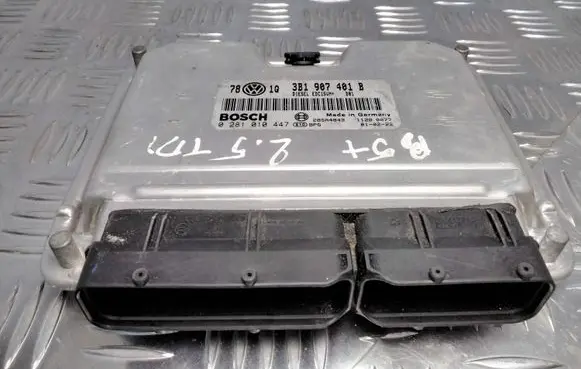 Volkswagen PASSAT B5 Engine control unit/module 0281010447 3B1907401B