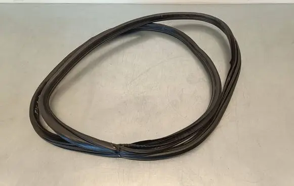 BMW 2 F46 Rear door rubber seal (on body) 
