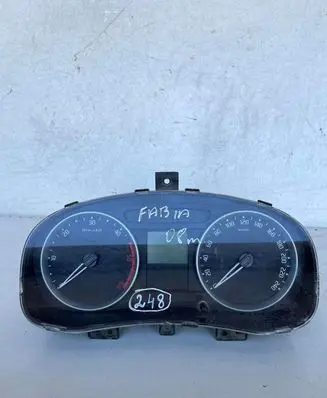 Skoda Fabia Mk2 (5J) Speedometer (instrument cluster) 5J0920810C V2823466 8KZ770H4907054