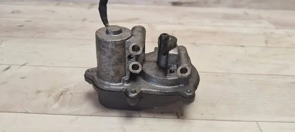 Volkswagen PASSAT B6 Intake manifold valve actuator/motor 03L129086 A2C53248883