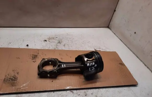 Opel Astra H Piston with connecting rod P888
