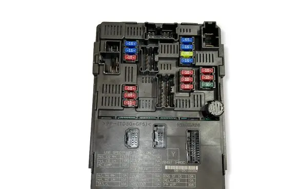 Nissan Micra Fuse module 284B71HR0C