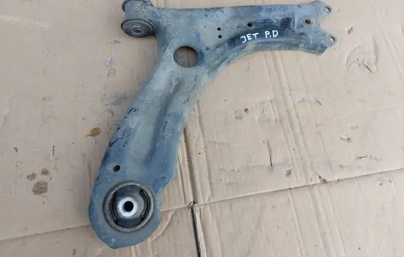 Volkswagen Jetta VI Front lower control arm/wishbone 5C0407152B