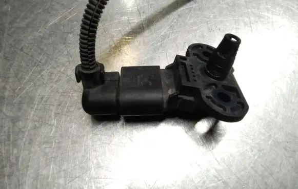 Volkswagen Golf V Air pressure sensor 0261230095 03C906051