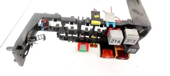 Volkswagen PASSAT B5 Fuse box set 8D1937545