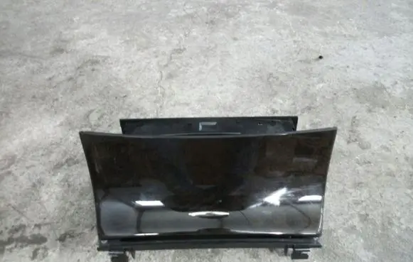 Mercedes-Benz CLS C219 Car ashtray A2116802852