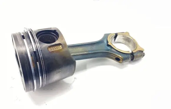 Mercedes-Benz Vito Viano W639 Piston with connecting rod 8854a