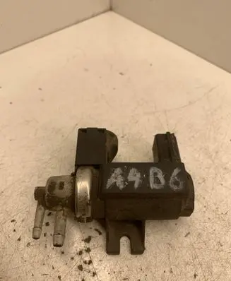 Audi A4 S4 B6 8E 8H Vacuum valve 72290313