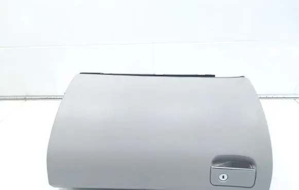 Glove box