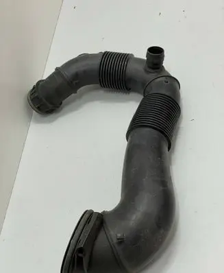 Porsche Macan (95B) Turbo air intake inlet pipe/hose 95B129532A