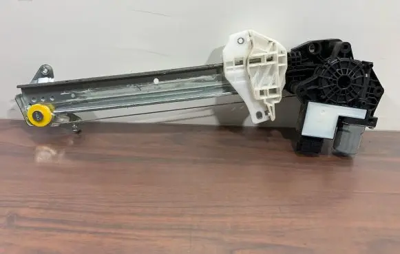 Mitsubishi Outlander IV Rear door window regulator with motor 21210324 0099000894