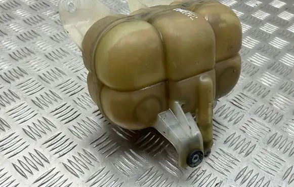 Coolant expansion tank/reservoir