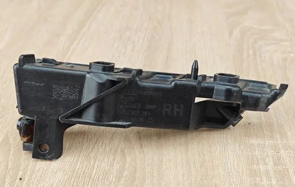 Audi A6 S6 C7 4G Front bumper mounting bracket 4G0807284