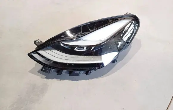 Tesla Model 3 Headlight/headlamp 1514952-00-D 015.319-15
