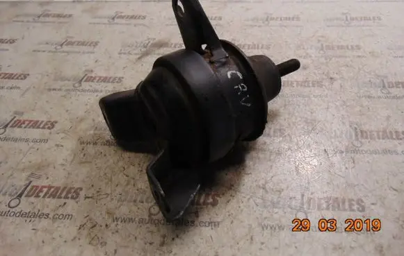 Honda CR-V Engine mount bracket
