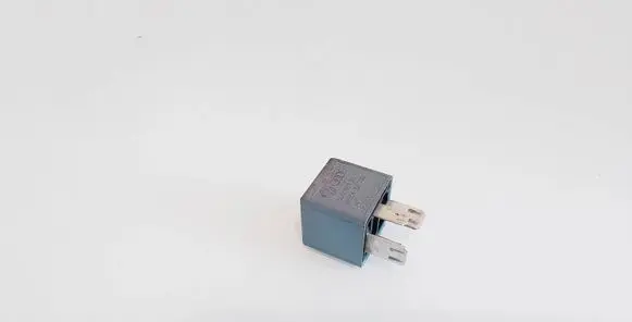 Volkswagen PASSAT B5 Other relay 8D0951253