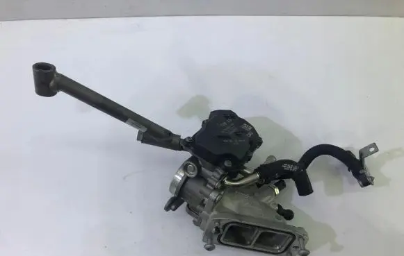 Volkswagen Golf VII Throttle body valve 04L128063M