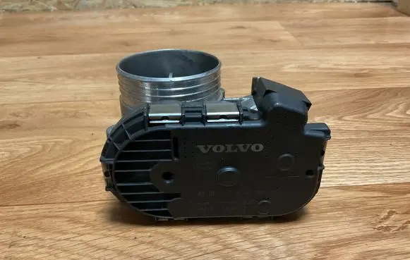 Volvo V70 Throttle valve 8692720 06W503 0281002701