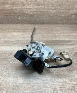 Mazda 626 Tailgate exterior lock MazdaTrunkLock