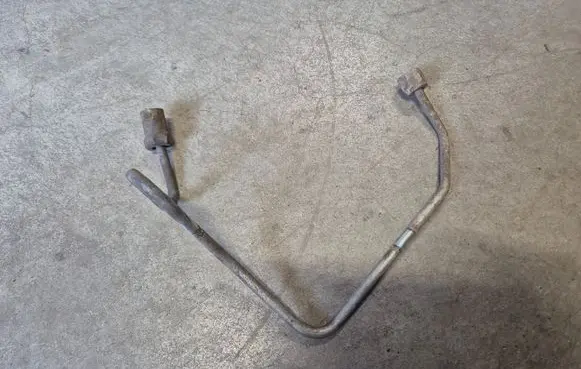 Fuel injector supply line/pipe