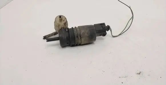 Volkswagen PASSAT B5.5 Windscreen/windshield washer pump 1J0973722