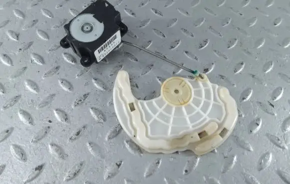 Subaru Levorg Air flap motor/actuator T1007072Z