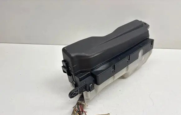 Toyota Avensis T250 Fuse module 5136YA1