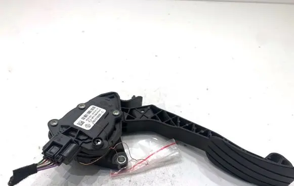 Opel Movano B Accelerator throttle pedal 180101626R