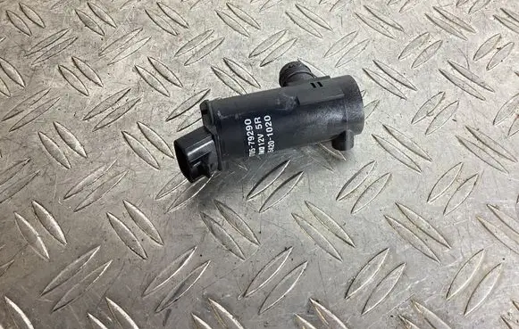 Lexus GS 250 350 300H 450H Windscreen/windshield washer pump 3670579290