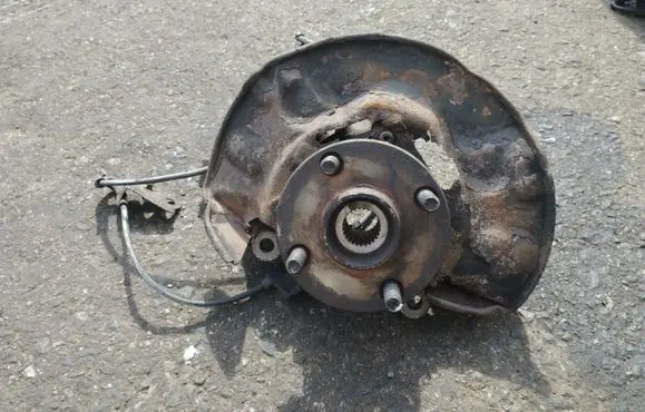 Toyota Corolla Verso E121 Front wheel hub