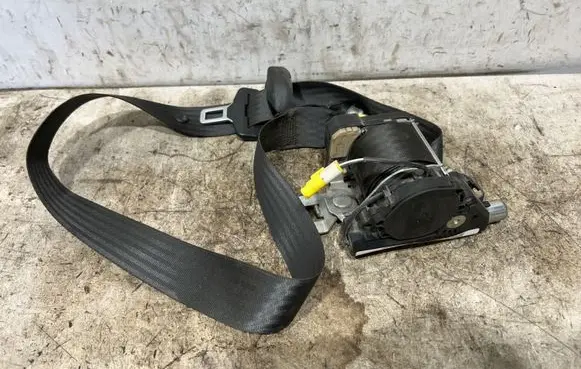Iveco Daily 5th gen Front seatbelt 33009759