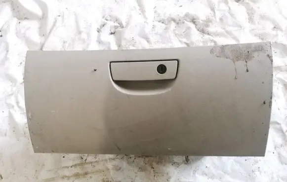 Chrysler 300 - 300C Glove box