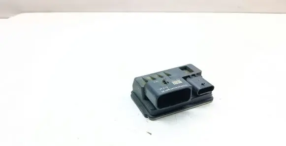 BMW 5 F10 F11 Glow plug pre-heat relay 8570087 0522120103
