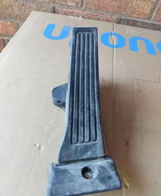 Accelerator throttle pedal