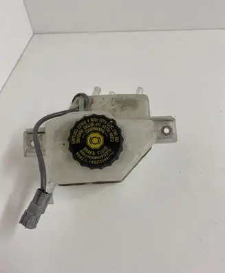 Lexus NX Brake fluid reservoir 