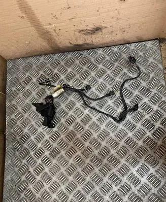 Volkswagen Golf VI Fuel injector wires 06J971082B