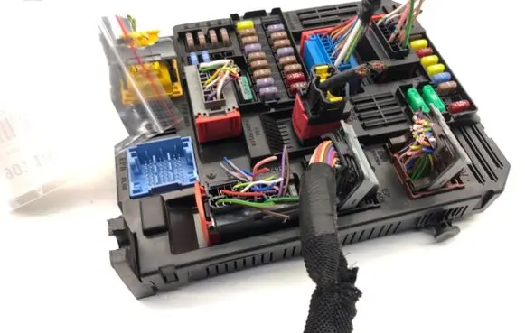 Opel Mokka B Other control units/modules 9832881080