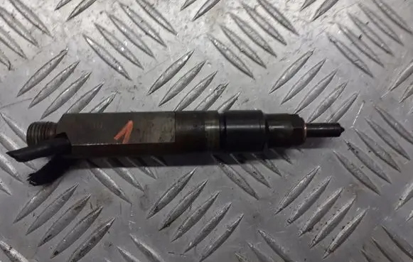 Audi A4 S4 B5 8D Fuel injector 028130201T